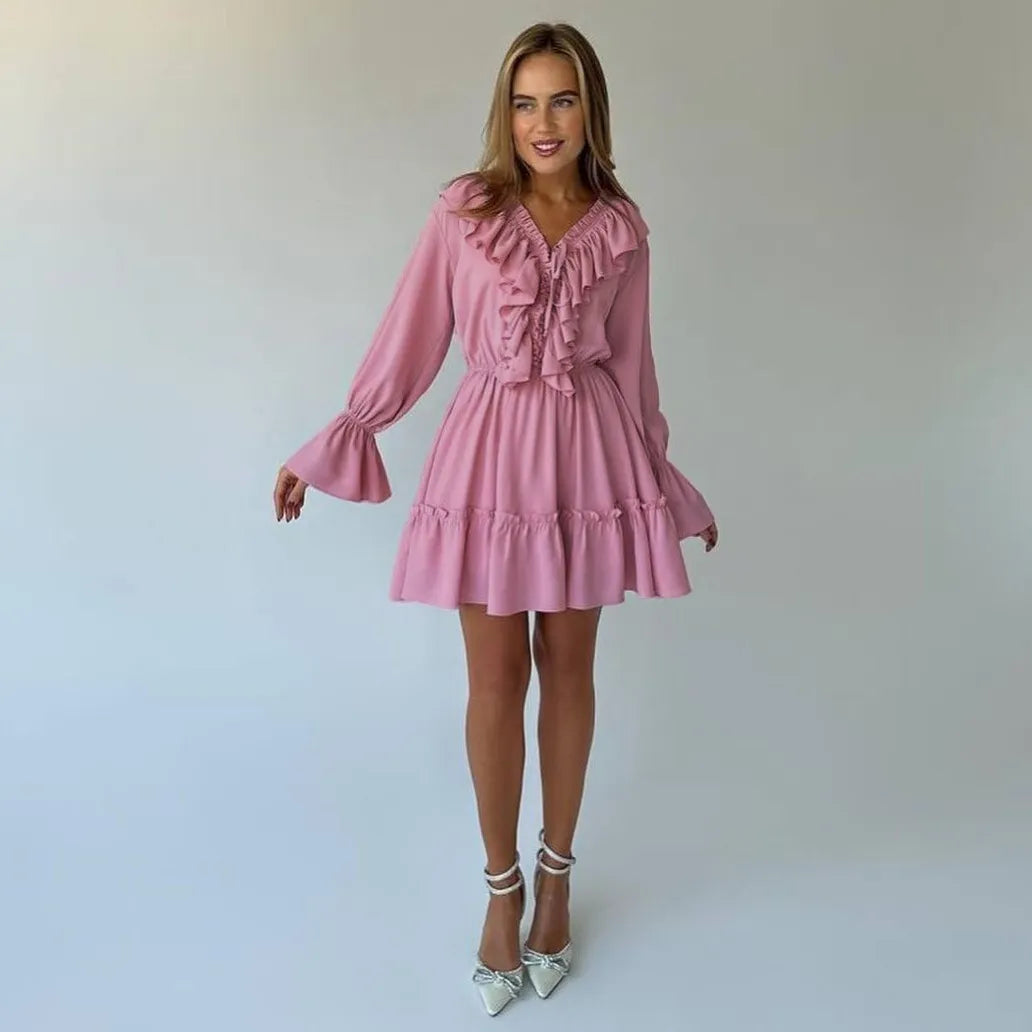 Alondra - Langärmeliges Kleid mit plissiertem V-Ausschnitt und Volants Fashion