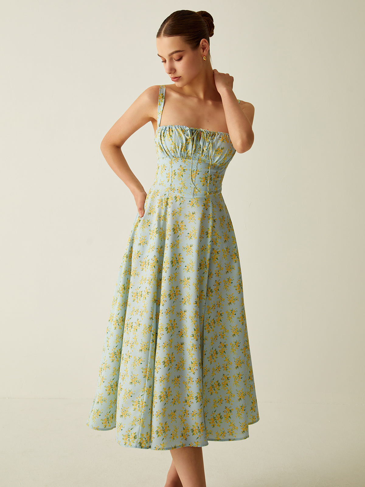 Gabrielle - Midi-Kleid mit Blumenmuster und Schlitz, geknotet