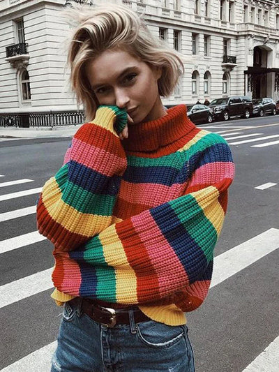 Desirée - Damenpullover mit Regenbogenstreifen