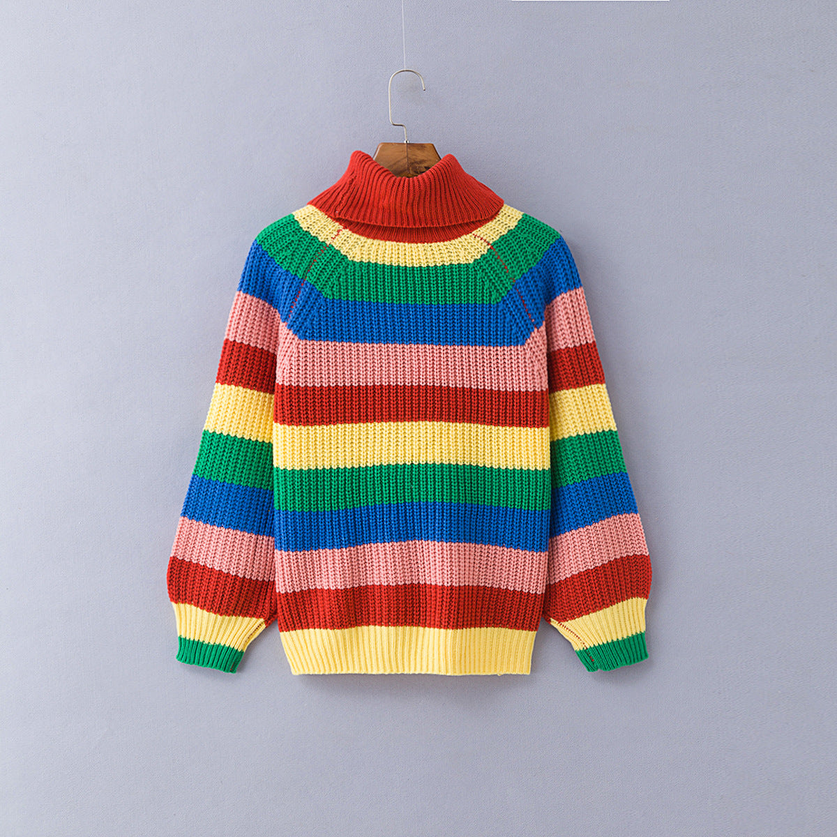 Desirée - Damenpullover mit Regenbogenstreifen