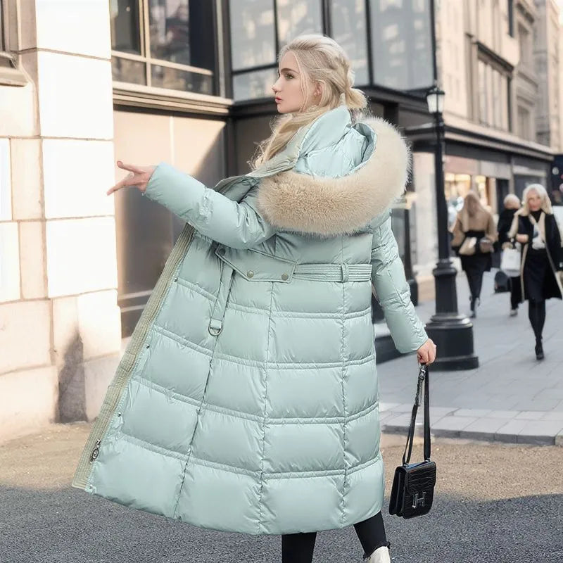 Bonnie - Langer Wintermantel mit Pelzkapuze und Gürtel für Frauen