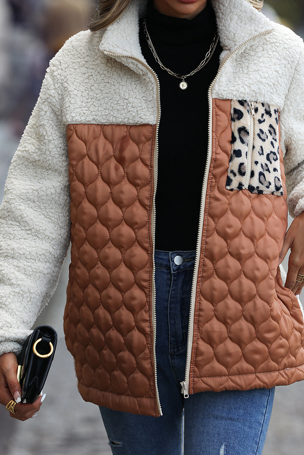 Élise - Sherpa-Jacke mit Reißverschluss und Stehkragen mit Leoparden-Patches