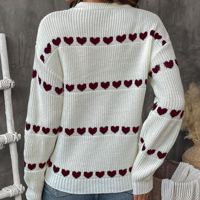 Gestrickter Pullover mit gestickten Herzen - Calista